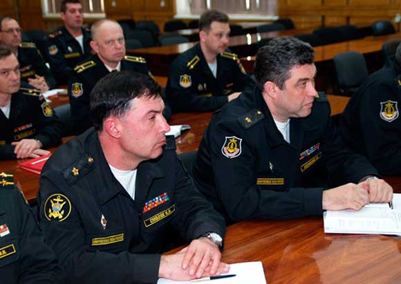 контр-адмирал Денис Березовский (справа)