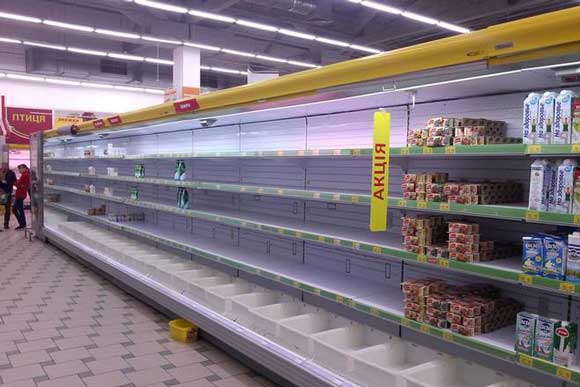 пустые полки супермаркета в Крыму
