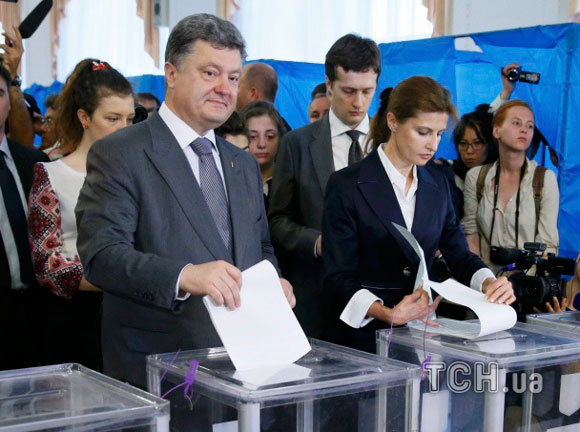 Пётр Порошенко на избирательном участке