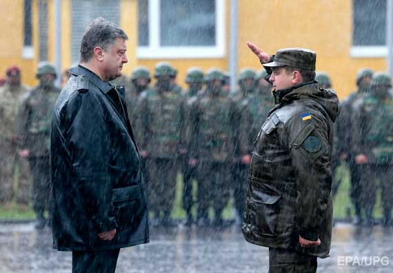 Президент Украины (слева) на открытии совместных украино-американских военных учений 