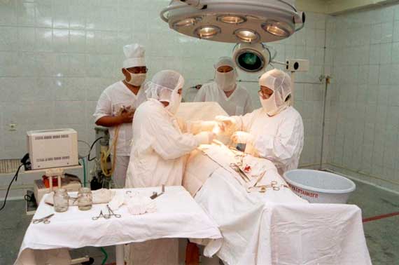 хирургическая операция, врачи