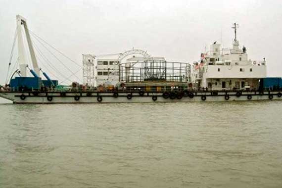 11 октября в Камыш-Бурунский порт в Керчи, где находится судостроительный завод "Залив", прибыл в нарушение международных санкций кабелеукладчик JIAN JI 3001 под флагом Китая.