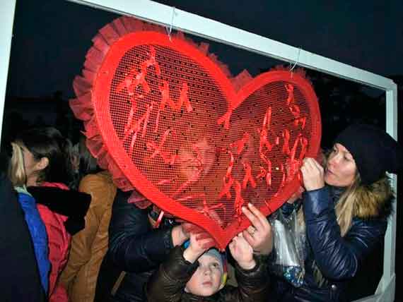 1 декабря 2015 года на площади перед  Дворец детского и юношеского творчества состоялась общегородская акция «Не будь равнодушным – останови СПИД»