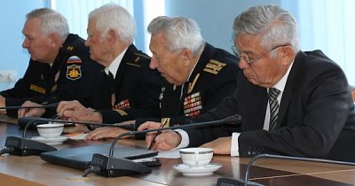 Губернатор Севастополя Сергей Меняйло провел встречу с представителями Совета старейшин города.