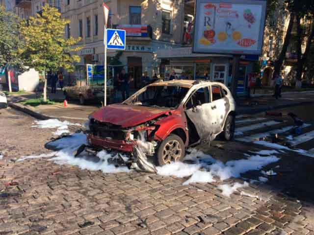 Рано утром в среду, 20 июля, в результате взрыва подрыва автомобиля погиб журналист Павел Шеремет. Автомобиль принадлежал руководителю 