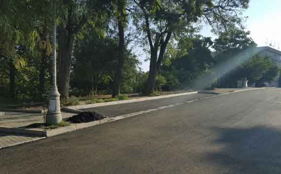 В Севастополе около семи месяцев длился ремонт дорожного покрытия на улице Воронина, однако, замечены недочёты.