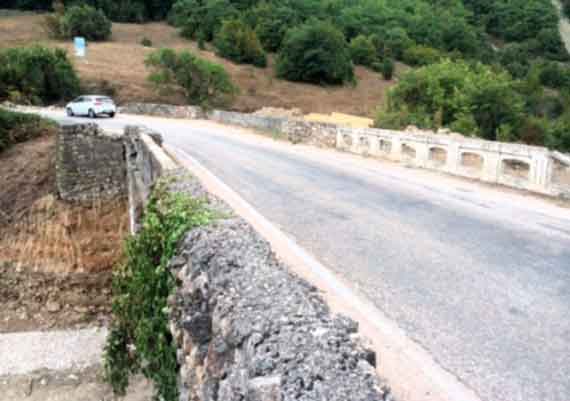 Дорога из села Орлиное через Байдарские ворота, мост через реку Байдарку в балке Дермен-Дере