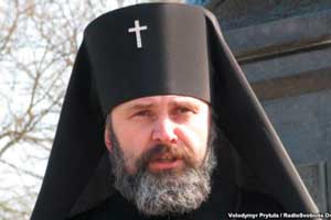Архиепископа Симферопольского и Крымского УПЦ КП Климента задержали на административной границе с Крымом российские пограничники.