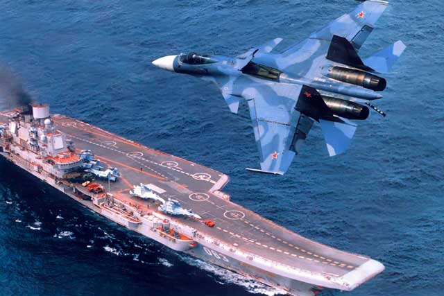 Российский авианосец «Адмирал Кузнецов», посадка СУ-33