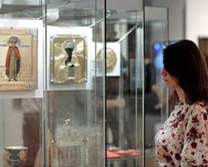 3 ноября в 15-00 в Византийском зале Херсонесского музея-заповедника открывается выставка «Византия. Сакральная среда. Церковная утварь и предметы личного благочестия из бронзы и серебра в византийском Херсонесе».