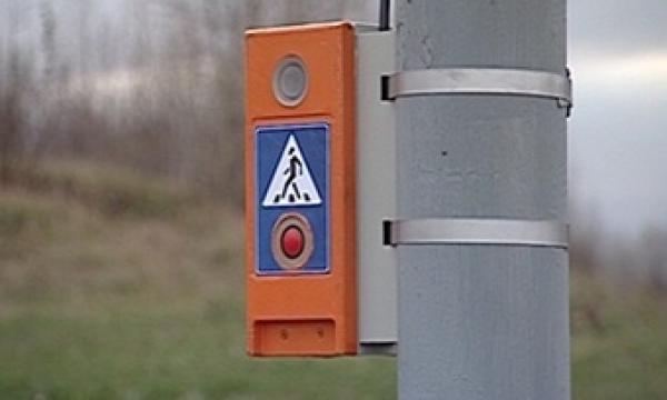 светофор с кнопкой для пешеходов