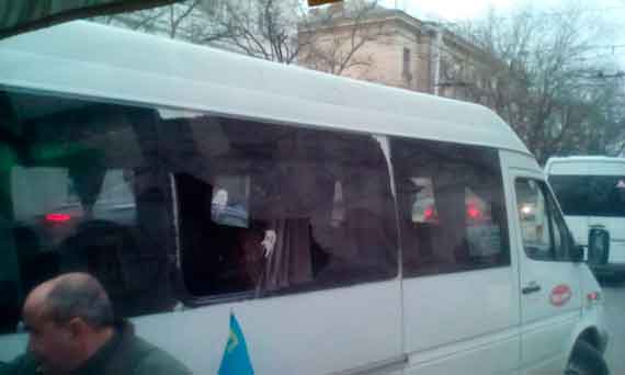 В Севастополе на площади Ушакова произошло ДТП с участием «топика» и автобуса «Богдан». Об этом в социальных сетях сообщают очевидцы происшествия.