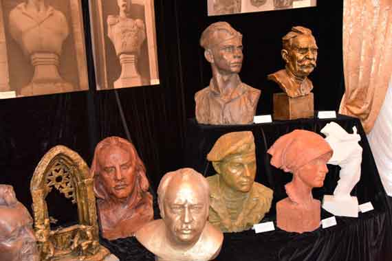 В Матросском клубе состоялось открытие выставки, посвященной памяти почетного гражданина города Севастополя, скульптора Станислава Чижа.