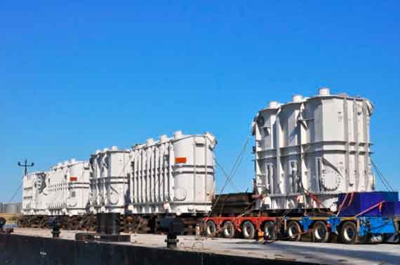 В Севастопольский морской порт в бухте Камышовой на грузовом понтоне доставлены пять трансформаторов для строящейся ТЭЦ на Федюхиных высотах.