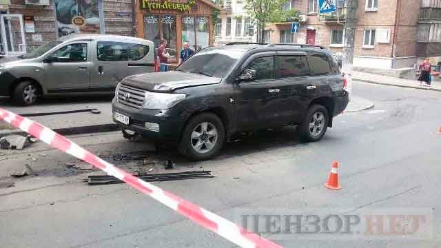 Сегодня утром, 23 июня, в центре Киева взорвался джип Toyota Land Cruiser, в котором находился учредитель дачного кооператива под Севастополем Герман Гайдук.