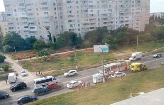 Авария на улице героев Сталинграда. Фото: "Автопартнёр Крым"