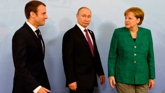Эммануэль Макрон, Владимир Путин и Ангела Меркель на совместной встрече во время саммита G20 в Гамбурге