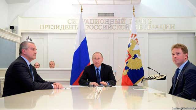 Слева направо: Сергей Аксенов, Владимир Путин, Дмитрий Овсянников