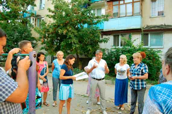 Жители Балаклавы бьют тревогу: на улице Новикова застройщик намерен на двух существующих домах воздвигнуть дополнительные этажи.