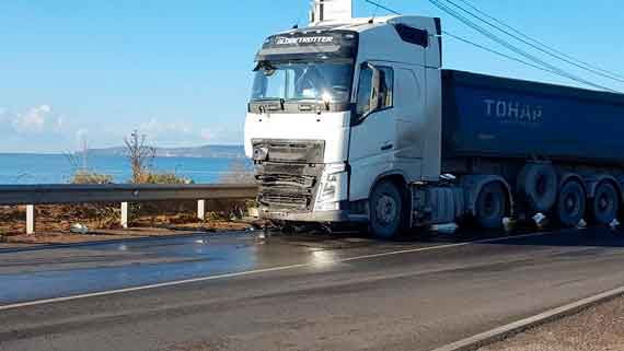 ДТП случилось на автодороге Феодосия-Приморский в 7.20 утра