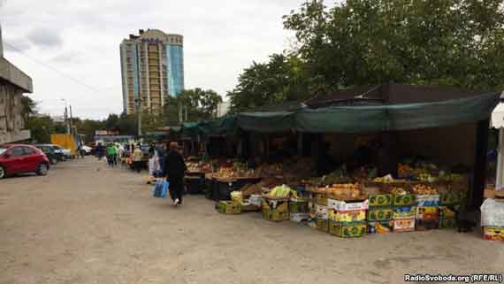 Рынок возле кинотеатра «Россия» в Севастополе