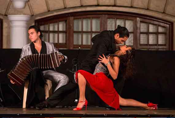 22 октября на сцене Культурно-информационного центра (ул. П. Корчагина, 1) выступит коллектив «La Portena Tango Trio» из города Буэнос-Айрес, Аргентина.