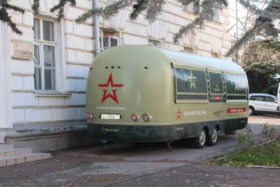 Фудтрак «Армия России» появился у штаба Черноморского флота в Севастополе.