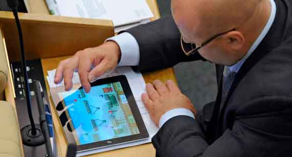 Чиновники покупают планшеты Apple, необходимые им для работы с системой электронного документооборота