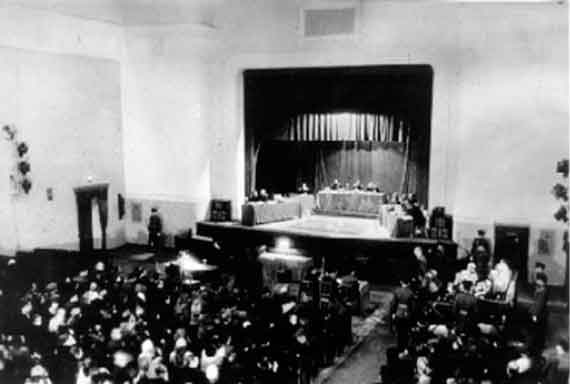 На фото – открытие процесса в Севастополе, 12 ноября 1947 года, зрительный зал Дома офицеров Черноморского флота