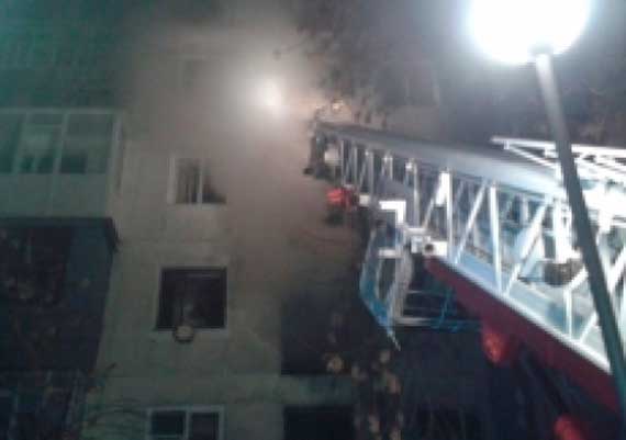 Возгорание произошло в ночь на 12 ноября в двухкомнатной квартире на втором этаже пятиэтажного жилого дома по улице Гайдара