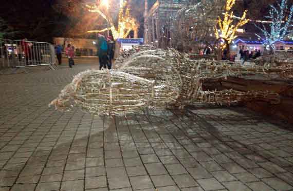 На площади Нахимова в Севастополе рухнул конь