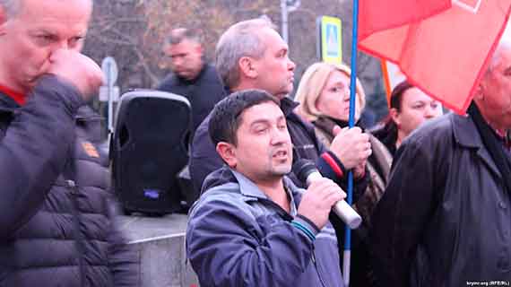  Ленур Усманов на митинге в Севастополе, 15 декабря 2017 года