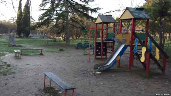 Детская площадка в севастопольском Сквере Курсантов