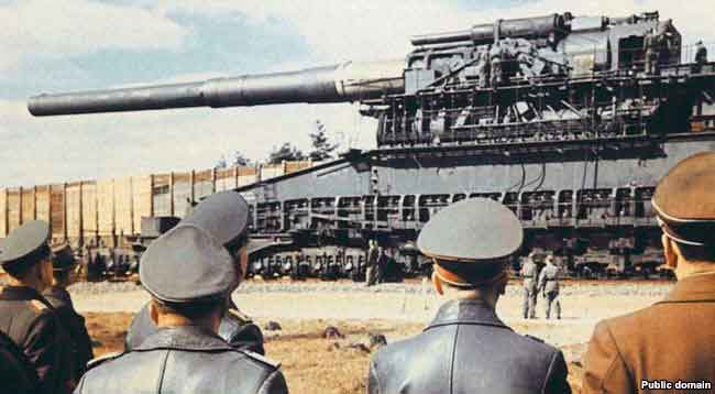 800-мм железнодорожное орудие «Schwerer Gustav», более известное как «Дора», 1941 г.