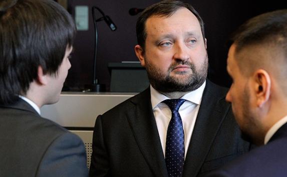 Сергей Арбузов поможет губернатору Севастополя разрешить его конфликты в политических и общественных сферах.