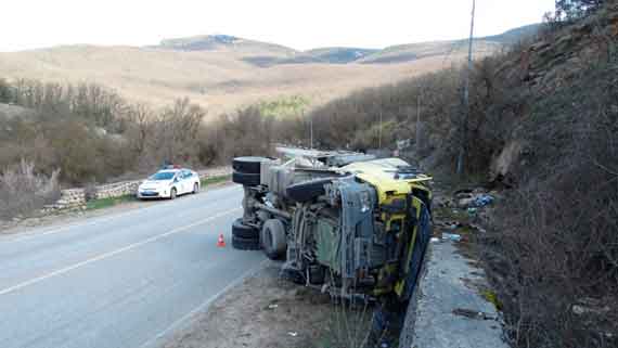 3 апреля 2018 года в 9:00 водитель 1966 г.р., управляя цементовозом Mercedes-benz Actros с полуприцепом, двигался по автодороге Севастополь – Ялта со стороны г. Севастополь в направлении с. Гончарное