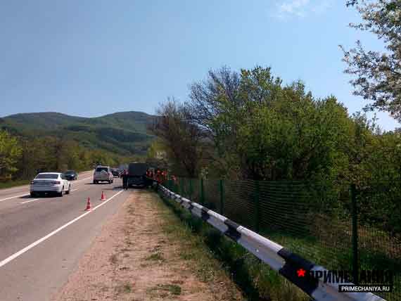Установка забора из мягкой вдоль сетки вдоль трассы на 17 км шоссе Севастополь-Ялта