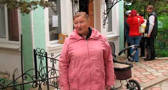 Почетного жителя Нового Света, учительницу с 48-летним стажем, Светлану Ильинову выгнали на улицу из домика в пансионате, где она прописана и где прожила 23 года.