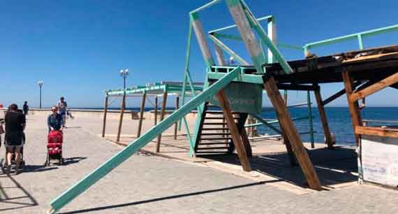 Конструкции пляжа в парке Победы грозят обрушиться на гуляющих