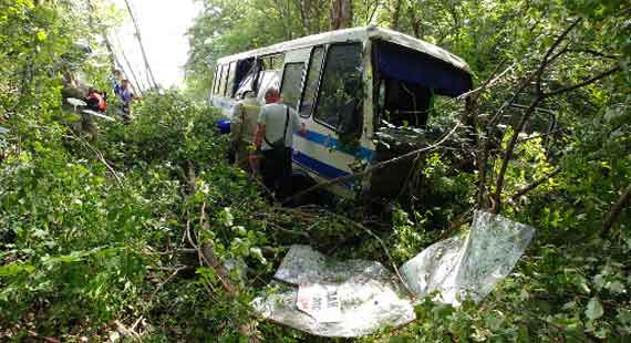 Рейсовый автобус «БАЗ» опрокинулся в кювет на трассе Грушевка – Судак