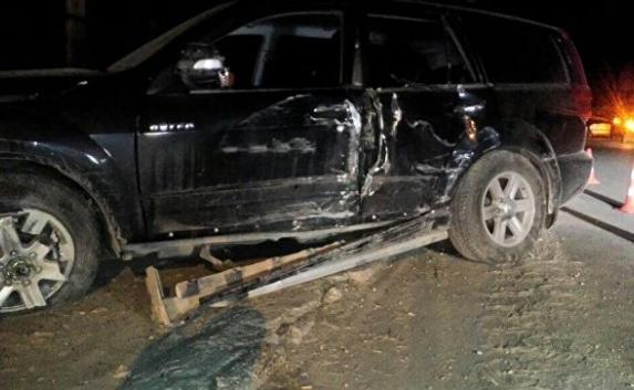 В крымской столице поздней ночью 19 мая пьяный водитель вылетел с проезжей части, снес ограждение, дорожный знак и врезался в трансформаторную подстанцию.