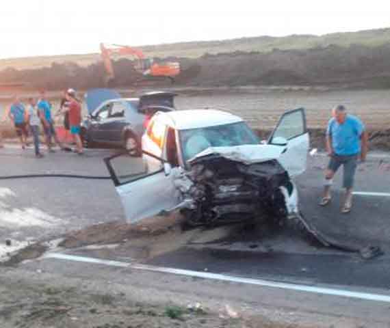 Накануне вечером у поворота к селу Виноградное на трассе «Керчь-Феодосия» произошло столкновение трех автомобилей.