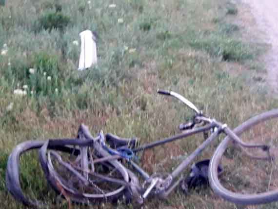 Бывший заместитель главы администрации Нижнегорского района на своем авто насмерть сбил 49-летнего велосипедиста на улице Центральной села Емельяновка.