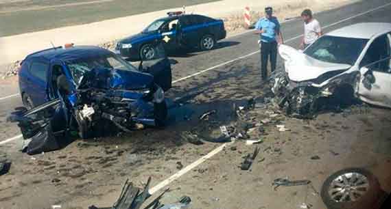 В Крыму на автодороге Керчь – Феодосия произошла смертельная авария с участием двух легковых автомобилей и грузовика MAN, сообщили в МЧС по Крыму.