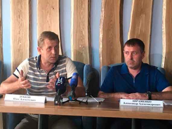 Олег Зубков и Александр Авраменко на пресс-конференции