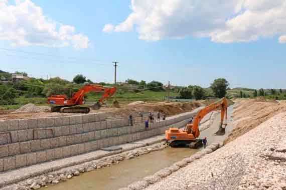 В Севастополе строят берегозащитные дамбы на реке Бельбек 