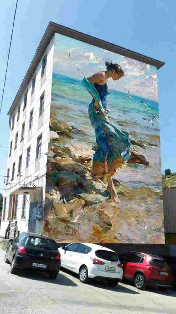Так активисты организации «Рука помощи» видят стену винзавода у вокзала. Картина Михаила и Инессы Гармаш «Наедине с морем» 