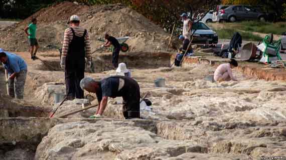 В Севастополе возле Карантинной балки археологи раскопали часть неизвестного древнего городища