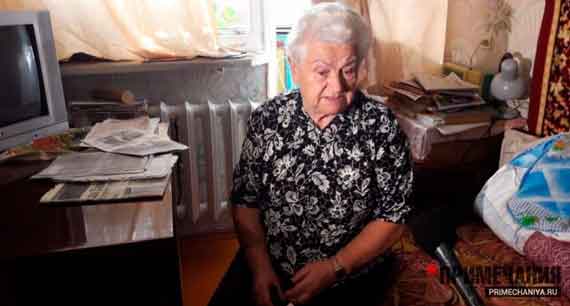 Пенсионерка Нины Неухоженко из Севастополя не может сдержать слез: ее шестилетняя судебная эпопея счастливо завершилась