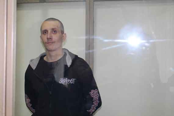 Задержанным оказался безработный житель Севастополя, ранее неоднократно судимый, злоупотребляющий алкоголем и наркотическими веществами. Он написал явку с повинной